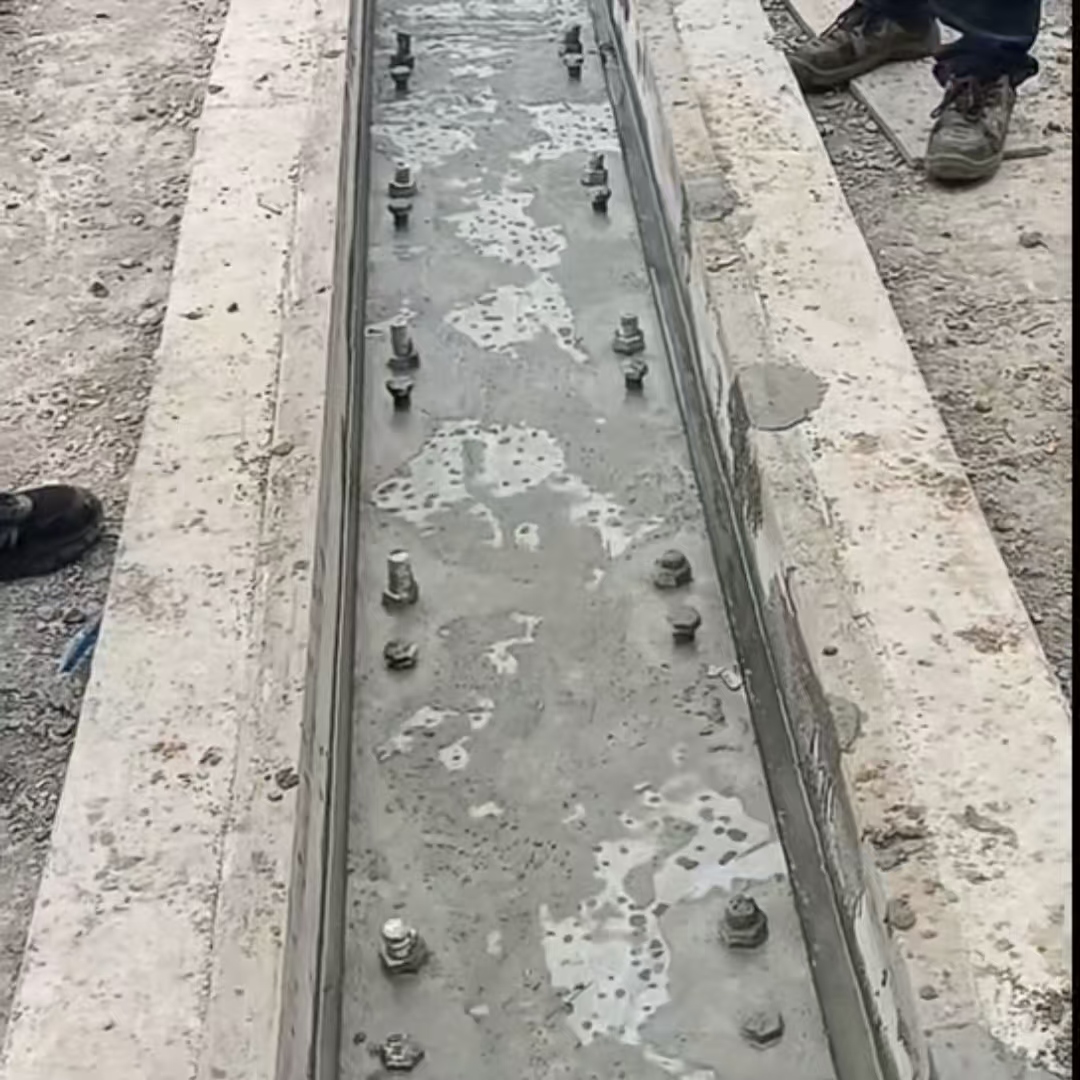 西藏港口码头起重机龙门吊重型机械设备稳固用早强快凝轨道胶泥